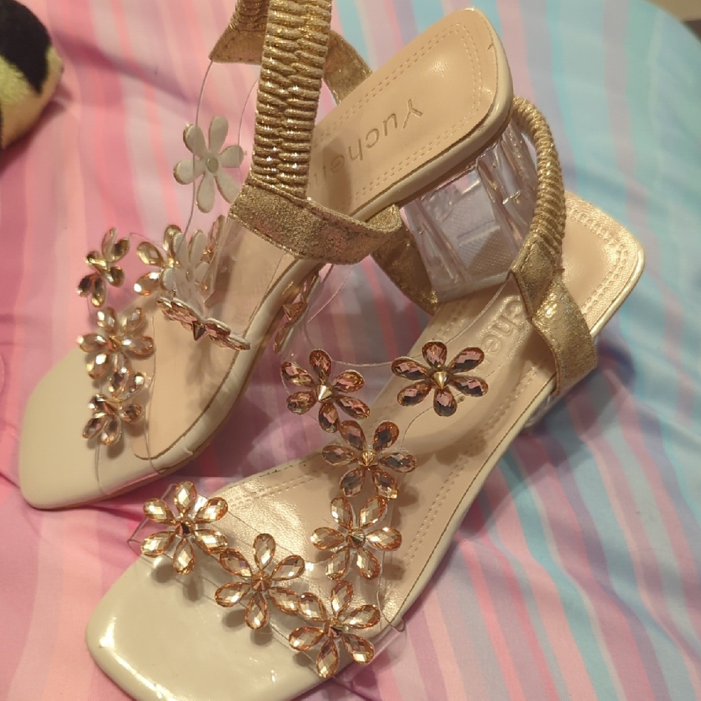 SHEIN Gold and Cream Kids Dress Shoes